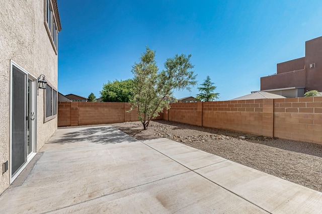 8905 Balsam Glade Rd NW, Albuquerque, NM 87114 - fenced backyard with a patio area