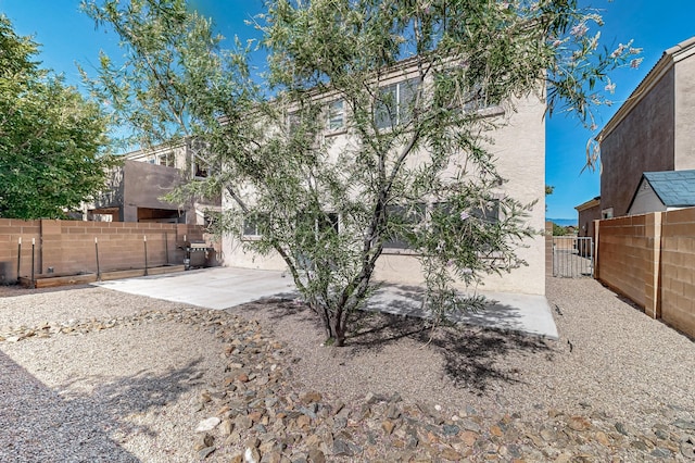 8905 Balsam Glade Rd NW, Albuquerque, NM 87114 - back of property with a fenced backyard, a patio, and stucco siding