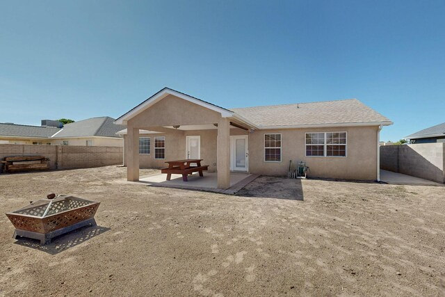 2062 Valley View Dr SW, Los Lunas, NM 87031 - back of house featuring stucco siding, a patio, and a fenced backyard