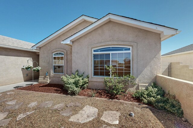 2062 Valley View Dr SW, Los Lunas, NM 87031 - view of exterior entry featuring stucco siding