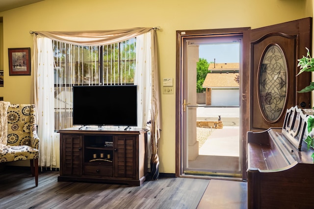 5131 Gaviota NW, Albuquerque, NM 87120 - foyer entrance with wood finished floors and baseboards