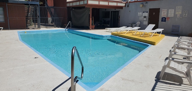 2800 Vail Ave SE Unit M 163, Albuquerque, NM 87106 - community pool featuring a patio