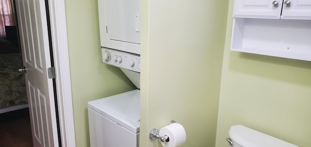 2800 Vail Ave SE Unit M 163, Albuquerque, NM 87106 - laundry room featuring stacked washer / dryer