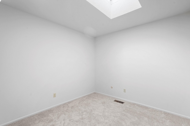 504 Ortiz Dr NE, Albuquerque, NM 87108 - empty room featuring a skylight and carpet