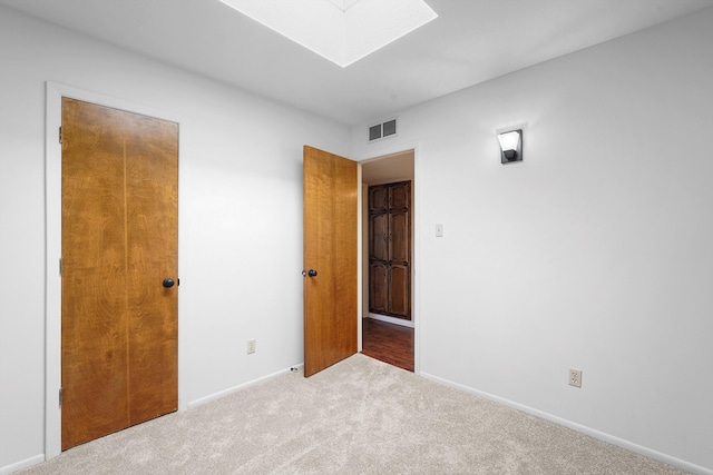 504 Ortiz Dr NE, Albuquerque, NM 87108 - unfurnished bedroom with a skylight and carpet flooring