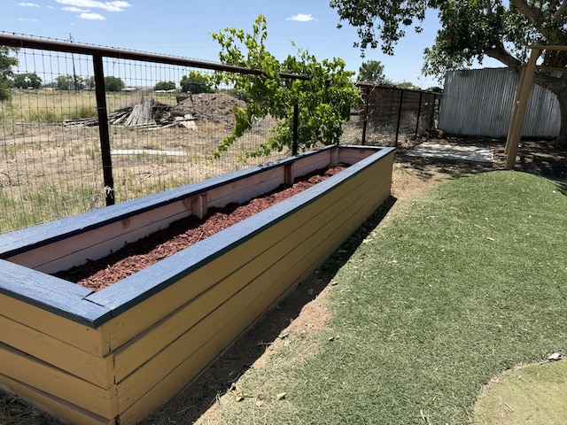 4 Los Chavez Park Rd, Belen, NM 87002 - view of yard