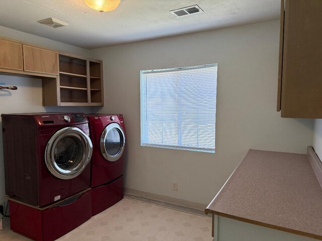 4 Los Chavez Park Rd, Belen, NM 87002 - washroom featuring washing machine and dryer and cabinet space