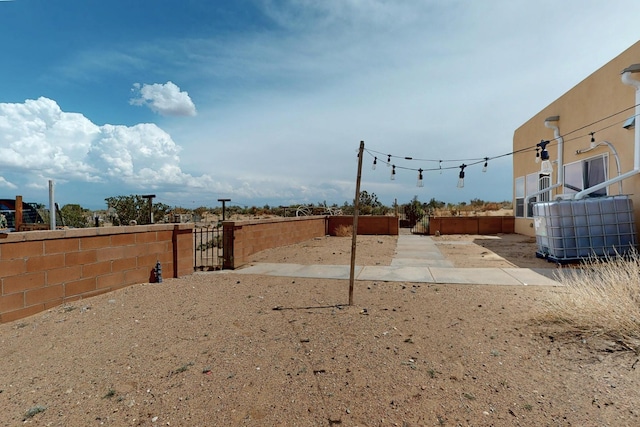 228 18th St SW, Rio Rancho, NM 87124 - view of yard with a gate