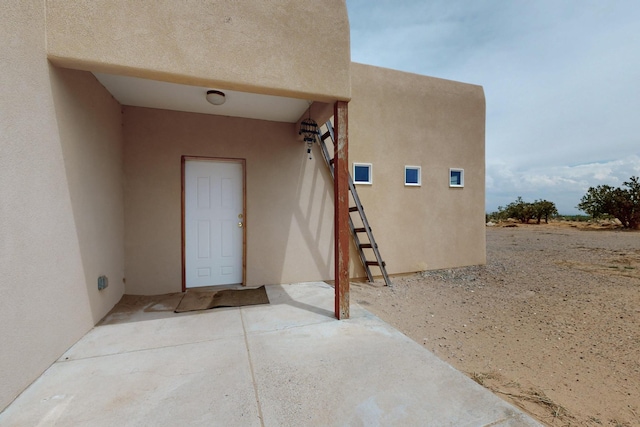 228 18th St SW, Rio Rancho, NM 87124 - entrance to property with stucco siding and a patio