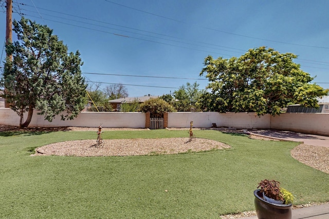 8206 Morrow Ave NE, Albuquerque, NM 87110 - view of fenced backyard
