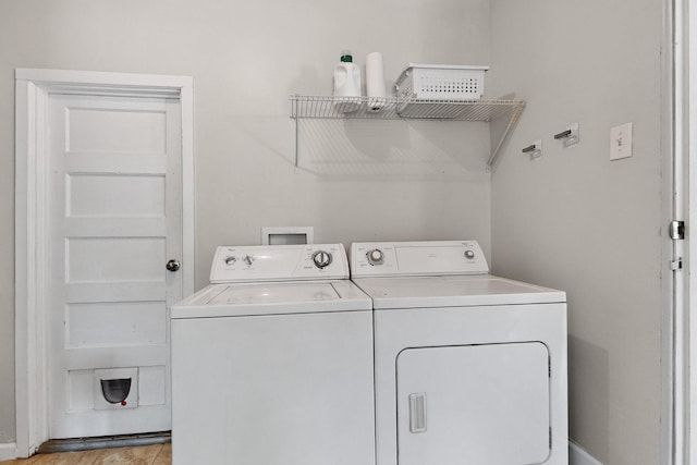 8206 Morrow Ave NE, Albuquerque, NM 87110 - laundry area with washer and clothes dryer