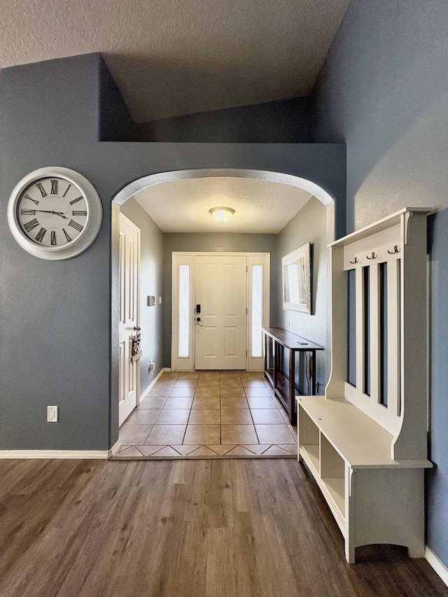 1543 White Pine Dr, Rio Rancho, NM 87144 - foyer entrance featuring arched walkways, wood finished floors, and a textured ceiling