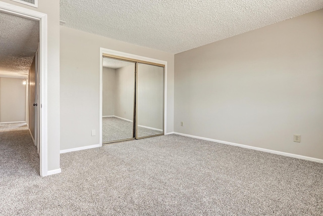 5711 Bohemio Ct SW, Albuquerque, NM 87105 - unfurnished bedroom featuring carpet flooring, a textured ceiling, and a closet