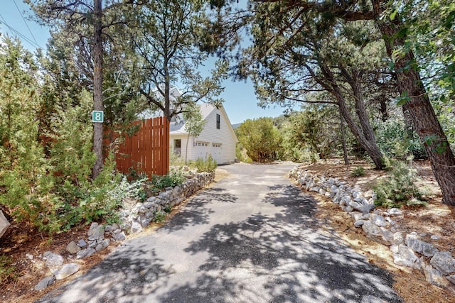 8 Fawn Rd, Cedar Crest, NM 87008 - view of asphalt driveway