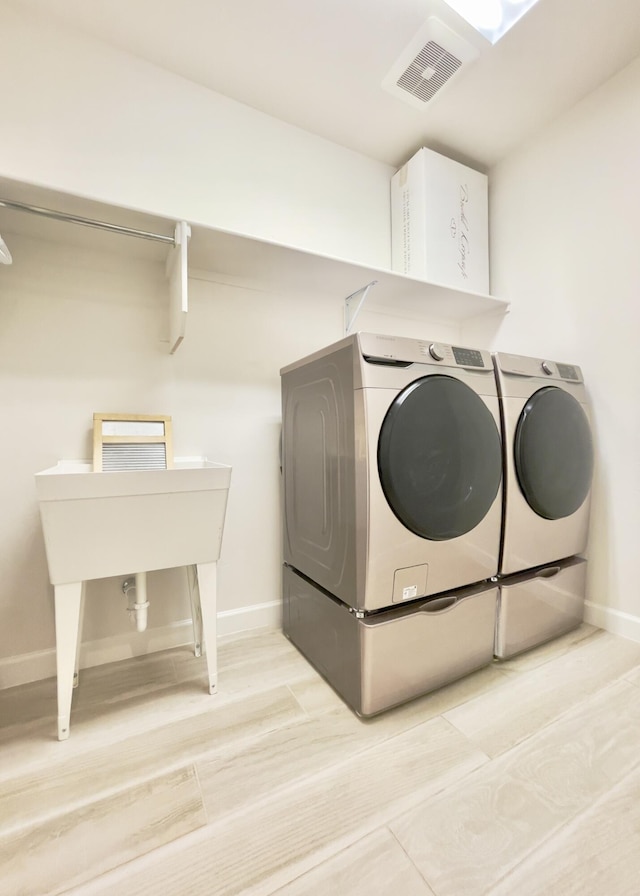 3237 Fennel Rd NE, Rio Rancho, NM 87144 - laundry room with washing machine and clothes dryer and baseboards