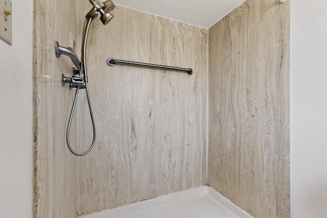 5207 Russell Dr NW, Albuquerque, NM 87114 - bathroom featuring a shower