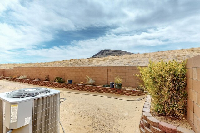 4813 Guadalupe Peak St SW, Los Lunas, NM 87031 - view of yard with a patio area