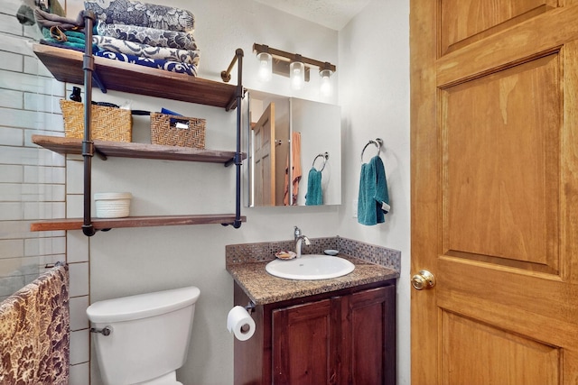 19 Villa Del Monte Loop, Tijeras, NM 87059 - bathroom featuring vanity and toilet