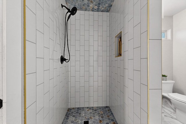 1259 8th St NW, Albuquerque, NM 87102 - full bath featuring a tile shower and toilet