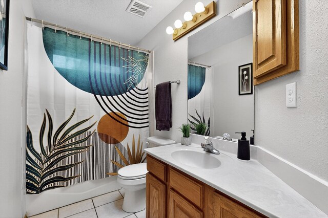 1259 8th St NW, Albuquerque, NM 87102 - bathroom with tile patterned floors, vanity, shower / bath combo, and a textured wall