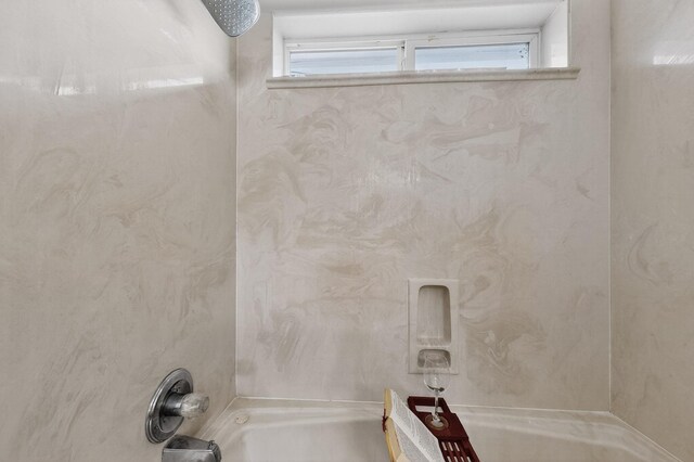 1259 8th St NW, Albuquerque, NM 87102 - view of full bath