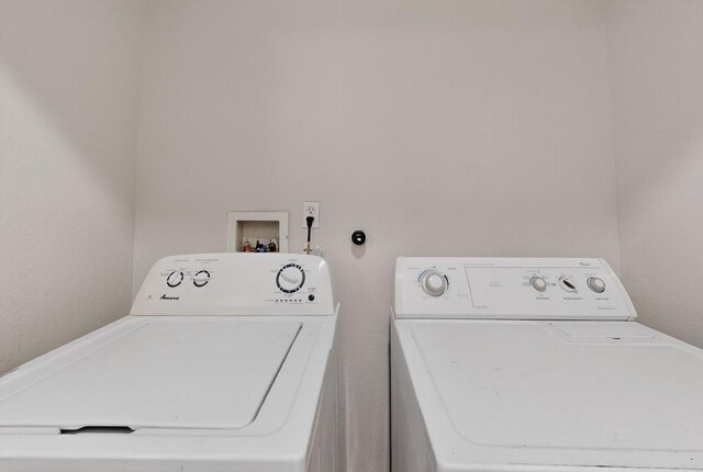 1259 8th St NW, Albuquerque, NM 87102 - washroom with washing machine and clothes dryer