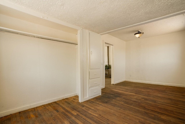 1601 7th St, Moriarty, NM 87035 - unfurnished bedroom featuring wood-type flooring, a textured ceiling, and a closet
