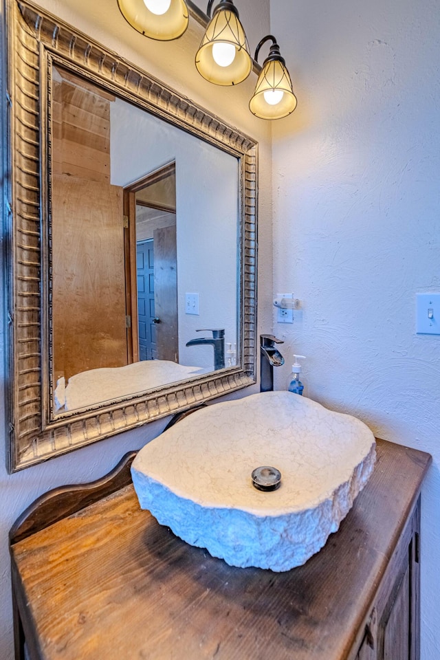 300 Thompson, Moriarty, NM 87035 - bathroom with a textured wall
