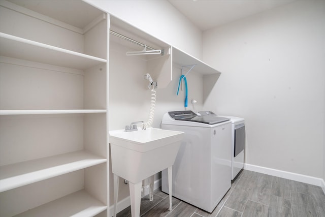 205 Silent Spring Dr NE, Rio Rancho, NM 87124 - laundry area featuring washing machine and clothes dryer and light wood finished floors