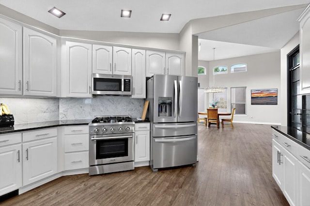 6205 Peachtree Pl NE, Albuquerque, NM 87111 - kitchen featuring stainless steel appliances, dark countertops, a chandelier, and dark wood-style floors
