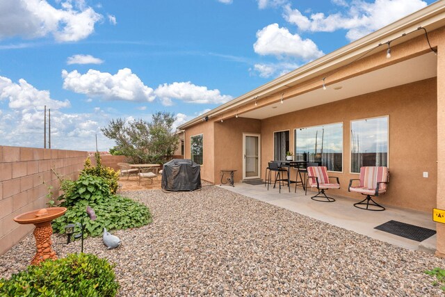 2660 Firewheel Ave SW, Los Lunas, NM 87031 - view of yard with a patio area