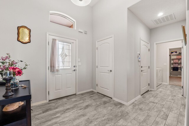 2660 Firewheel Ave SW, Los Lunas, NM 87031 - foyer entrance featuring light wood-style flooring and baseboards