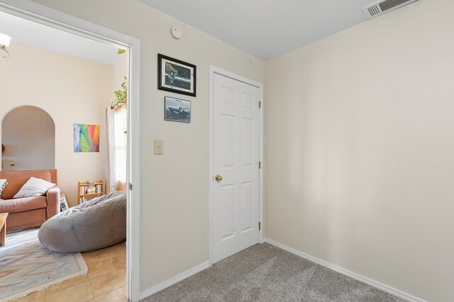 6268 Apache Plume Rd NE, Rio Rancho, NM 87144 - hallway featuring arched walkways and baseboards
