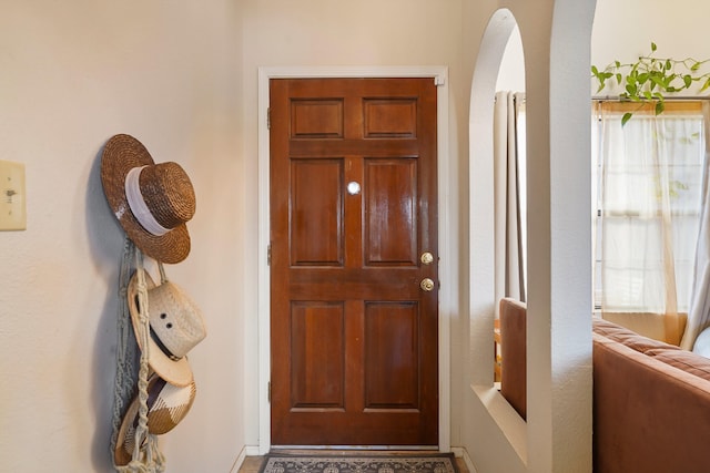 6268 Apache Plume Rd NE, Rio Rancho, NM 87144 - entryway featuring arched walkways and baseboards