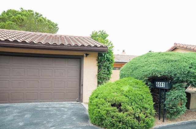 4441 Kellia Ln NE, Albuquerque, NM 87111 - garage with driveway