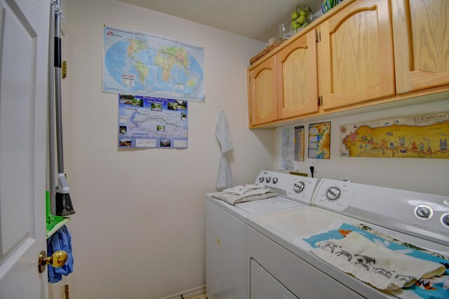 6749 Kelly Ann Rd NE, Albuquerque, NM 87109 - laundry area featuring independent washer and dryer and cabinet space