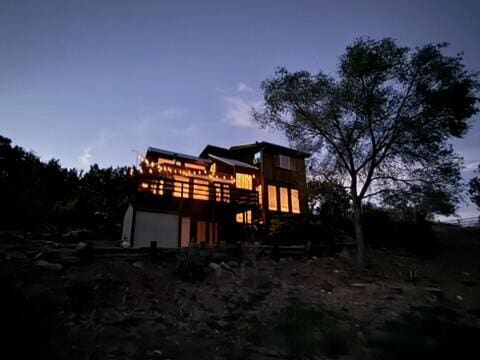 23 Cooper Rd, Cedar Crest, NM 87008 - back of property featuring a wooden deck