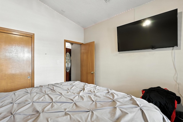 8500 Clarks Fork Rd NW, Albuquerque, NM 87120 - bedroom with lofted ceiling