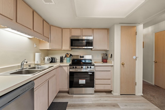 805 Country Club Dr SE Unit G2, Rio Rancho, NM 87124 - kitchen featuring appliances with stainless steel finishes, light brown cabinetry, light countertops, and light wood-style floors