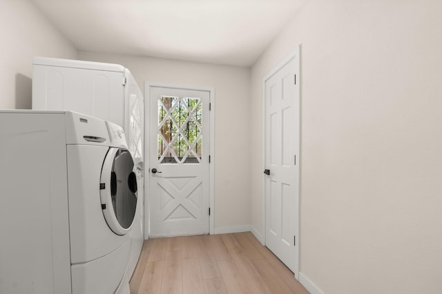 697 W W Meadowlark Ln, Corrales, NM 87048 - laundry room featuring washer / dryer and light wood-style floors