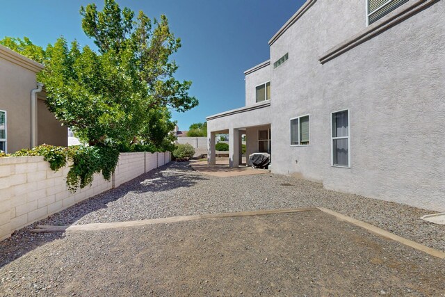 3546 Newcastle Dr SE, Rio Rancho, NM 87124 - fenced backyard with a patio