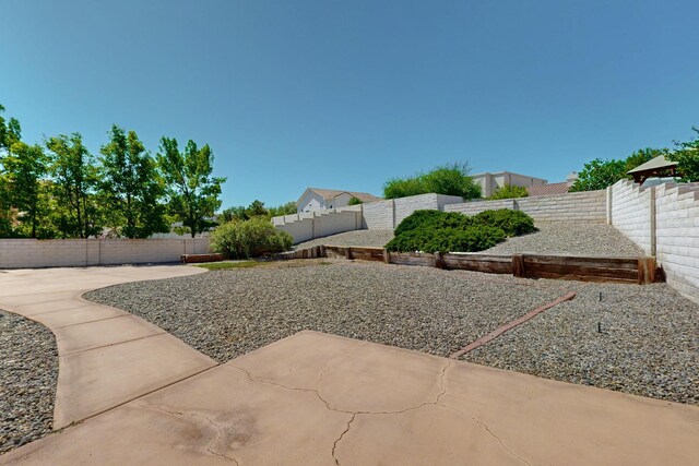 3546 Newcastle Dr SE, Rio Rancho, NM 87124 - fenced backyard with a patio area