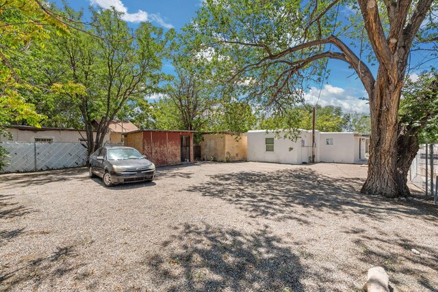 2024 Hinkle St SE, Albuquerque, NM 87102 - view of yard