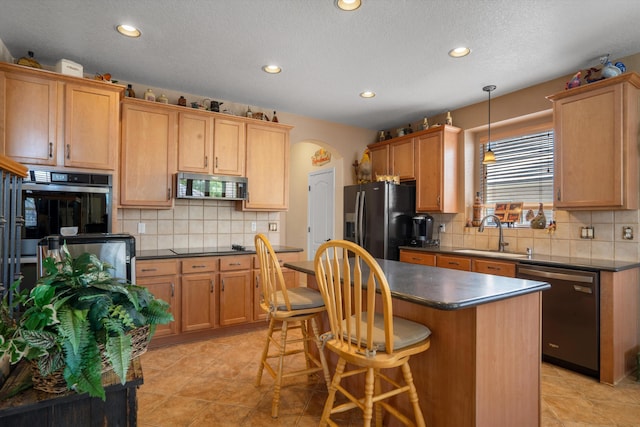 1417 Montiano Loop SE, Rio Rancho, NM 87124 - kitchen featuring stainless steel appliances, dark countertops, recessed lighting, a center island, and backsplash