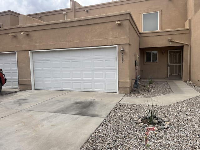 3005 Quail Point Dr, Albuquerque, NM 87120 - garage featuring concrete driveway
