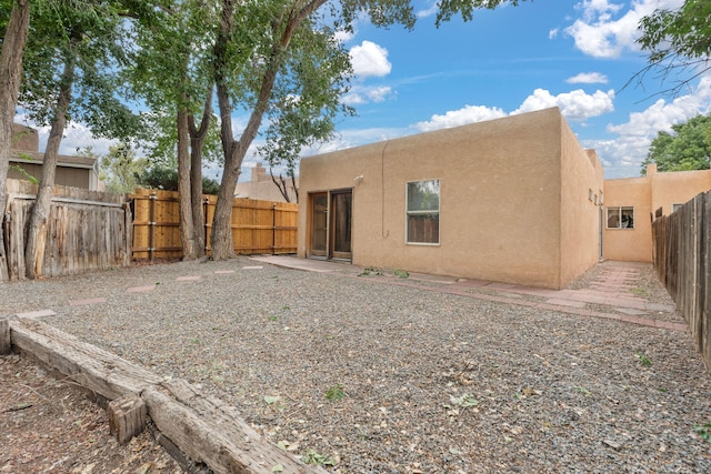 455 Colonial Ave SW, Los Lunas, NM 87031 - rear view of property with stucco siding and a fenced backyard