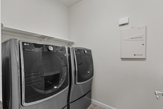 44 Los Balcones Pl NE, Rio Rancho, NM 87124 - laundry room featuring washing machine and dryer and tile patterned floors