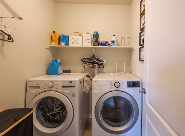 148 El Camino Loop NW, Rio Rancho, NM 87144 - laundry room featuring independent washer and dryer
