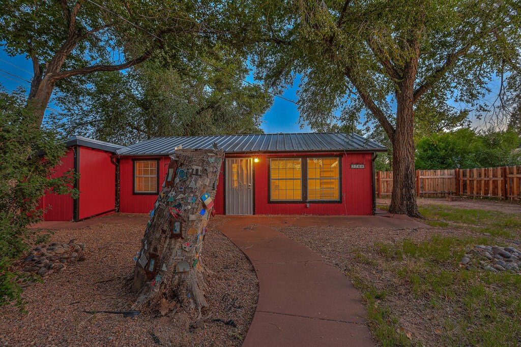 2708 Campbell Rd NW, Albuquerque, NM 87104 - photo 1
