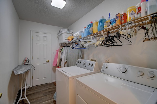 7024 Tree Line Ave NW, Albuquerque, NM 87114 - washroom featuring washer and clothes dryer, wood finished floors, and a textured ceiling